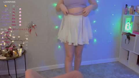 Snapshot of violet____h chatting on 12, 1, 2025 violet____h online show from 12, 1, 2025