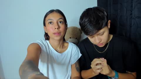 Violet and Casper online show from 6, 1, 2025