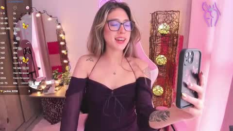 Snapshot of violet_ch chatting on 24, 1, 2025 violet online show from 24, 1, 2025