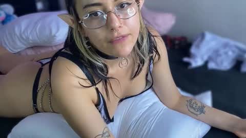 Snapshot of violet_hentai01 chatting on 6, 3, 2025 Violete Hentai01 online show from 6, 3, 2025