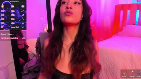 Snapshot of violet_jonesss chatting on 11, 11, 2025 Violet Jones online show from 11, 11, 2025