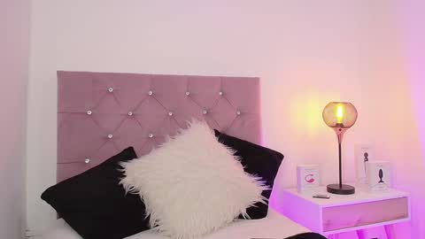 Snapshot of violet_queen2 chatting on 19, 1, 2025 Mary online show from 19, 1, 2025