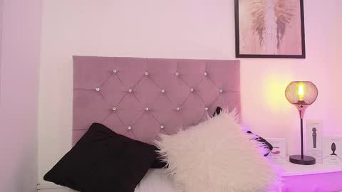 Snapshot of violet_queen2 chatting on 25, 2, 2025 Mary online show from 25, 2, 2025