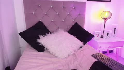 Snapshot of violet_queen2 chatting on 11, 3, 2025 Mary online show from 11, 3, 2025