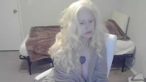 violet_winter97 online show from 8, 12, 2024