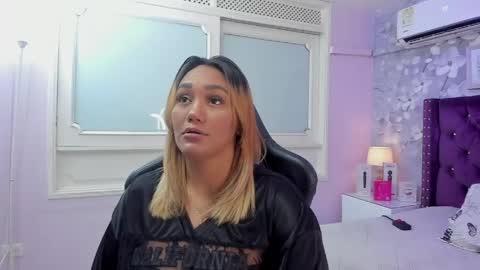 Snapshot of violeta_medina chatting on 20, 5, 2026 violeta_medina online show from 20, 5, 2026