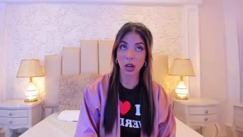 Snapshot of violetahills_ chatting on 26, 7, 2026 Violeta online show from 26, 7, 2026