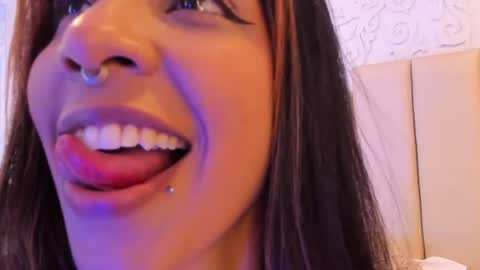 Snapshot of violetahills_ chatting on 27, 7, 2026 Violeta online show from 27, 7, 2026