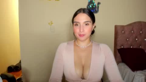 Snapshot of violetalee chatting on 11, 9, 2025 Jimena online show from 11, 9, 2025