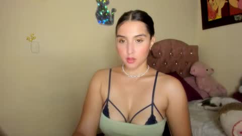 Snapshot of violetalee chatting on 16, 9, 2025 Jimena online show from 16, 9, 2025