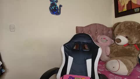 Snapshot of violetalee chatting on 1, 12, 2025 Jimena online show from 1, 12, 2025