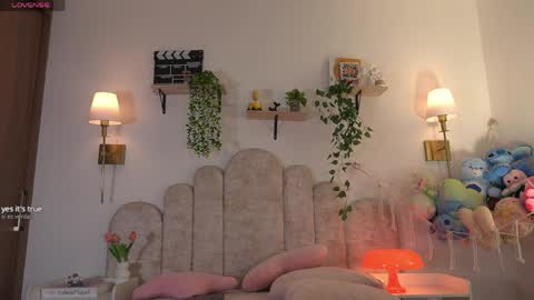 violeth___ online show from 15, 4, 2026