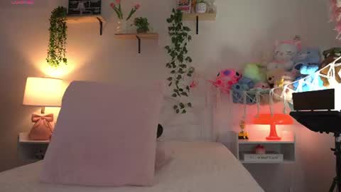 Snapshot of violeth___ chatting on 7, 7, 2026 violeth___ online show from 7, 7, 2026