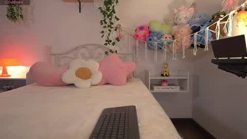 Snapshot of violeth___ chatting on 23, 7, 2026 violeth___ online show from 23, 7, 2026
