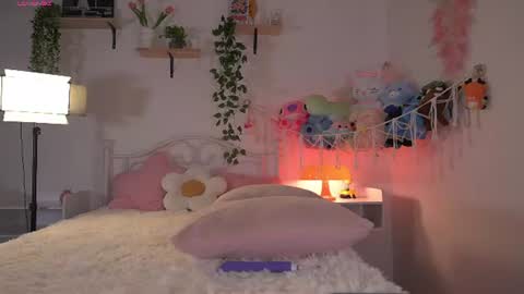 Snapshot of violeth___ chatting on 28, 7, 2026 violeth___ online show from 28, 7, 2026