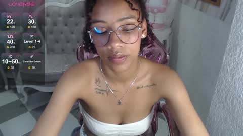 Snapshot of violeth_b chatting on 9, 1, 2025 violeth_b online show from 9, 1, 2025