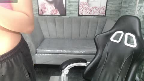 Snapshot of violeth_b chatting on 4, 10, 2025 violeth_b online show from 4, 10, 2025