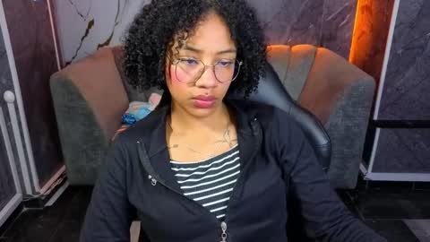 Snapshot of violeth_b chatting on 6, 11, 2025 violeth_b online show from 6, 11, 2025