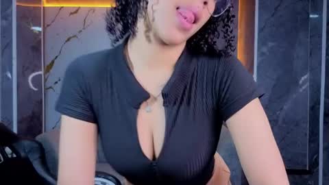 violeth_b online show from 22, 4, 2026