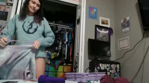 Violet Hooper online show from 6, 4, 2026