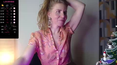 Snapshot of violetplath chatting on 15, 12, 2024 Violet next stream December 6 online show from 15, 12, 2024