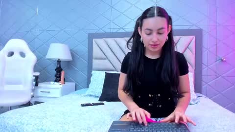 Snapshot of violetrousse chatting on 3, 2, 2025 Violet Rousse online show from 3, 2, 2025