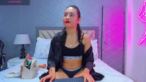 Snapshot of violetrousse chatting on 29, 10, 2025 Violet Rousse online show from 29, 10, 2025