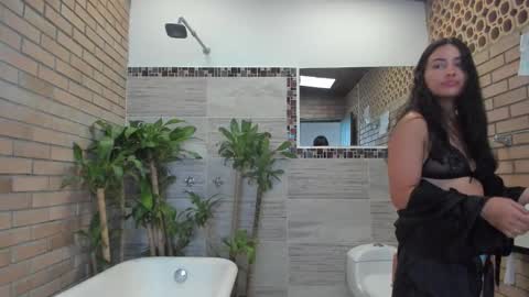 Snapshot of violetrousse chatting on 13, 11, 2025 Violet Rousse online show from 13, 11, 2025