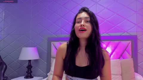 Snapshot of violetrousse chatting on 25, 11, 2025 Violet Rousse online show from 25, 11, 2025