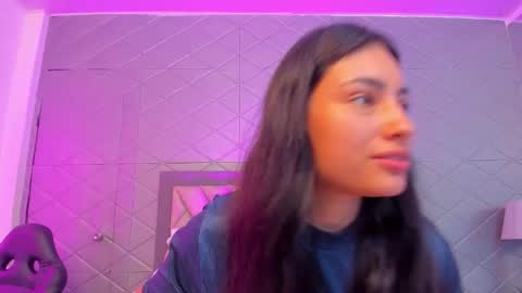 Snapshot of violetrousse chatting on 17, 12, 2025 Violet Rousse online show from 17, 12, 2025