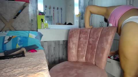 Snapshot of violetroussee chatting on 7, 3, 2026 violetroussee online show from 7, 3, 2026