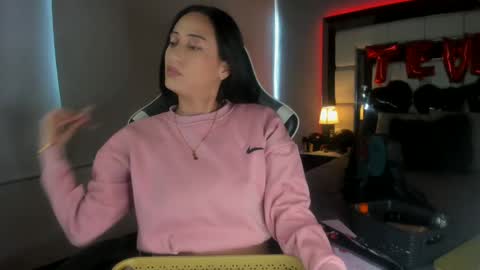 Snapshot of violetskinny chatting on 19, 2, 2025 violetskinny online show from 19, 2, 2025