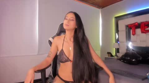 Snapshot of violetskinny chatting on 3, 3, 2025 violetskinny online show from 3, 3, 2025