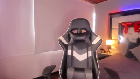 Snapshot of violetskinny chatting on 7, 3, 2025 violetskinny online show from 7, 3, 2025