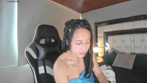 Snapshot of violetskinny chatting on 1, 10, 2025 violetskinny online show from 1, 10, 2025