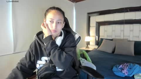 Snapshot of violetskinny chatting on 13, 10, 2025 violetskinny online show from 13, 10, 2025