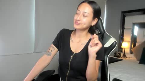 Snapshot of violetskinny chatting on 5, 12, 2025 violetskinny online show from 5, 12, 2025