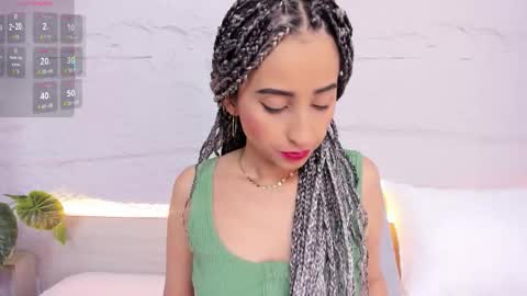 Snapshot of violett_rabbit_ chatting on 8, 11, 2025 Violett online show from 8, 11, 2025