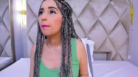 Snapshot of violett_rabbit_ chatting on 22, 12, 2025 Violett online show from 22, 12, 2025