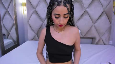 Snapshot of violett_rabbit_ chatting on 8, 1, 2026 Violett online show from 8, 1, 2026