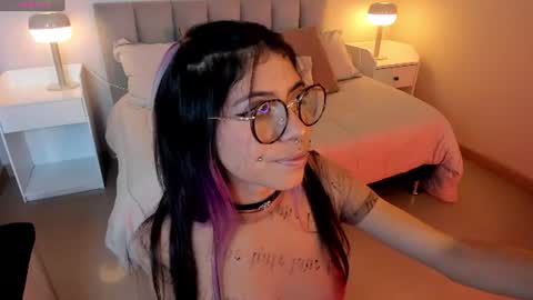 Snapshot of violetta_nur chatting on 8, 7, 2026 Violetta nur online show from 8, 7, 2026