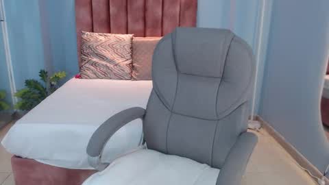 Snapshot of violetta_rainbow chatting on 27, 11, 2025 Violetta online show from 27, 11, 2025