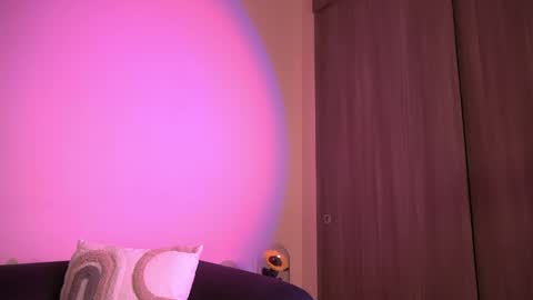 violetta independent model online show from 24, 4, 2026