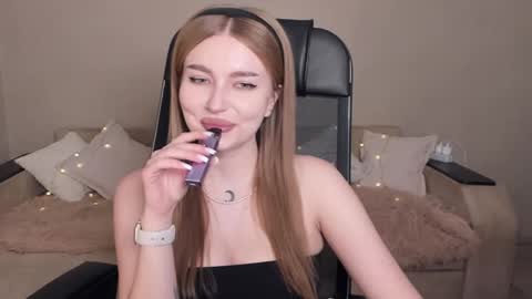 ViolettaOtis online show from 6, 2, 2025