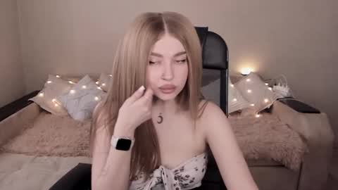 ViolettaOtis online show from 14, 2, 2025