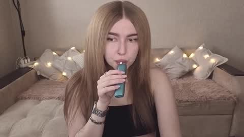 ViolettaOtis online show from 24, 10, 2025