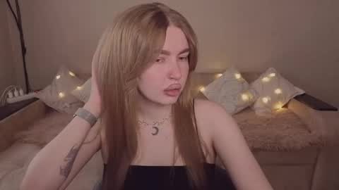 ViolettaOtis online show from 13, 4, 2026