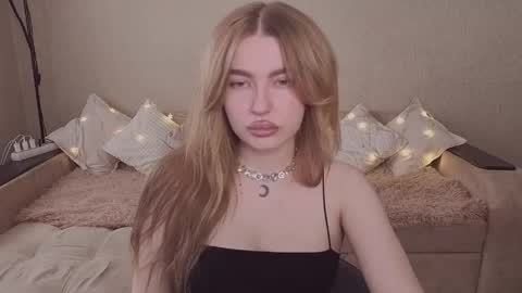 ViolettaOtis online show from 19, 4, 2026