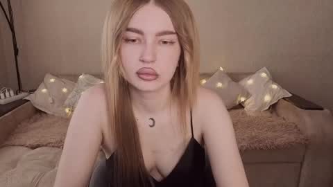 ViolettaOtis online show from 28, 4, 2026