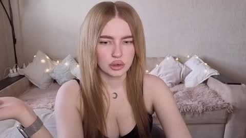 Snapshot of violettaotis chatting on 29, 5, 2026 ViolettaOtis online show from 29, 5, 2026